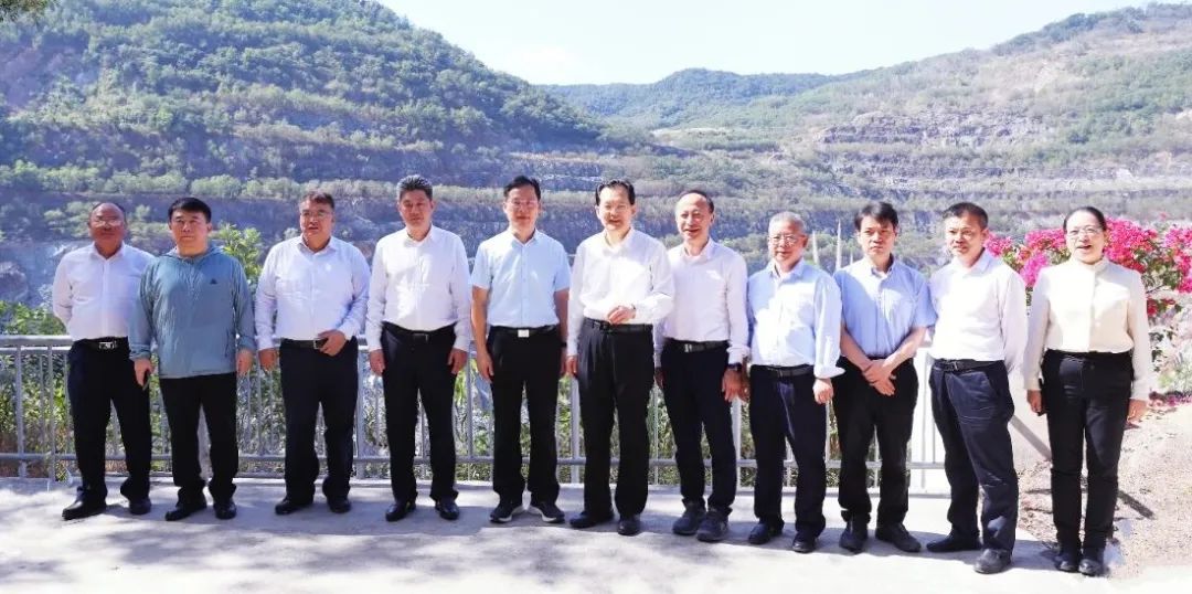 自然资源部到问鼎娱乐开展新一轮找矿突破战略行动专题调研3.jpg