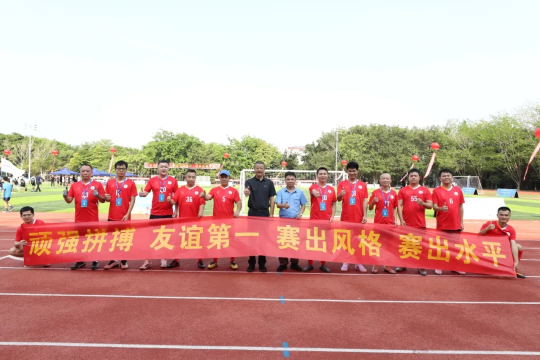 问鼎娱乐足球队出战海南“国资杯”暨第七届昌江“芒果杯”足球赛3.webp.jpg