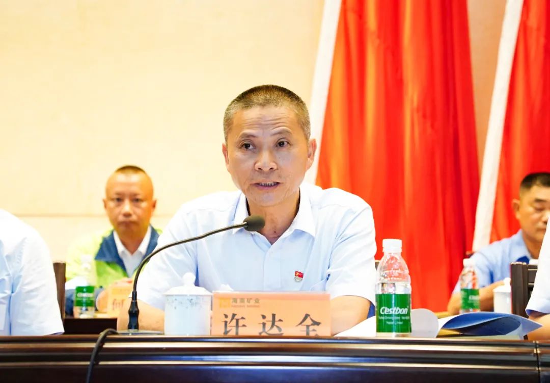 问鼎娱乐召开第四届职工代表大会第一次聚会2.jpg