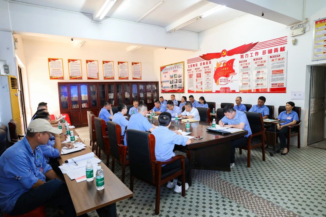 问鼎娱乐召开第四届职工代表大会第一次聚会63.jpg