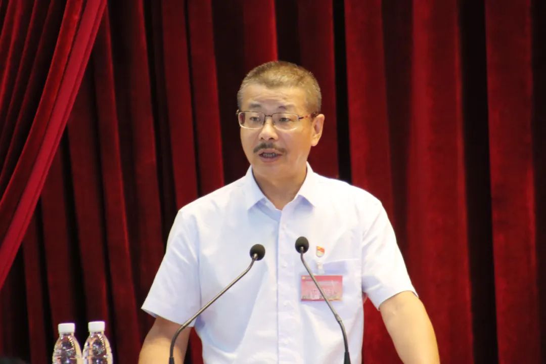 问鼎娱乐召开第四届职工代表大会第一次聚会8.jpg