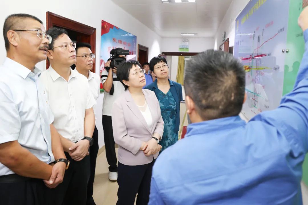 海南省委常委苗延红到问鼎娱乐调研