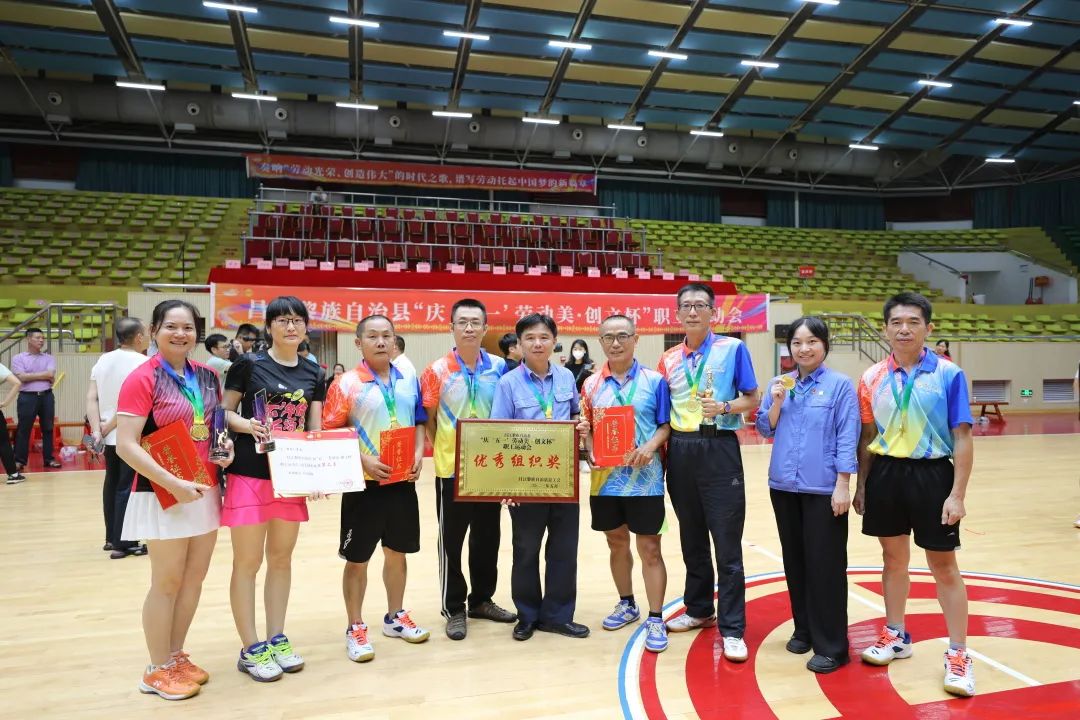 问鼎娱乐在昌江县职工运动会中斩获多个奖项