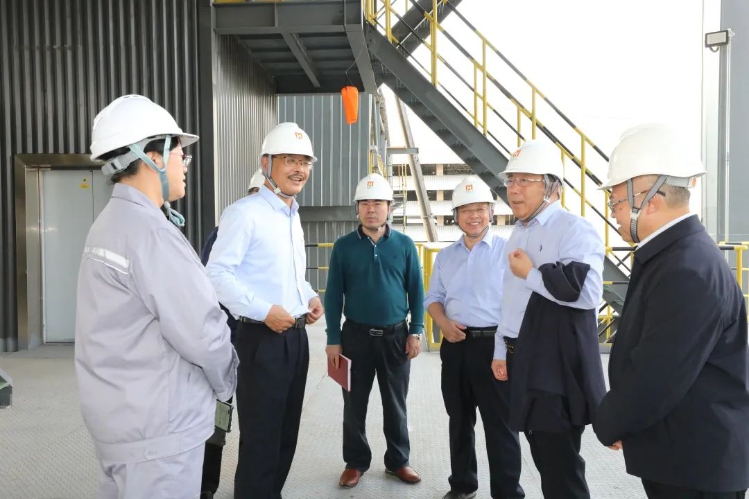 海南省政协副主席李国梁一行到问鼎娱乐调研