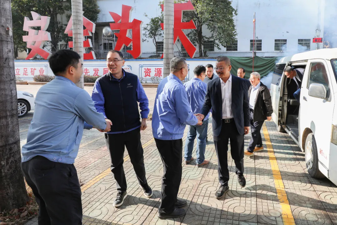 开工鼓劲！问鼎娱乐举行新春团拜活动