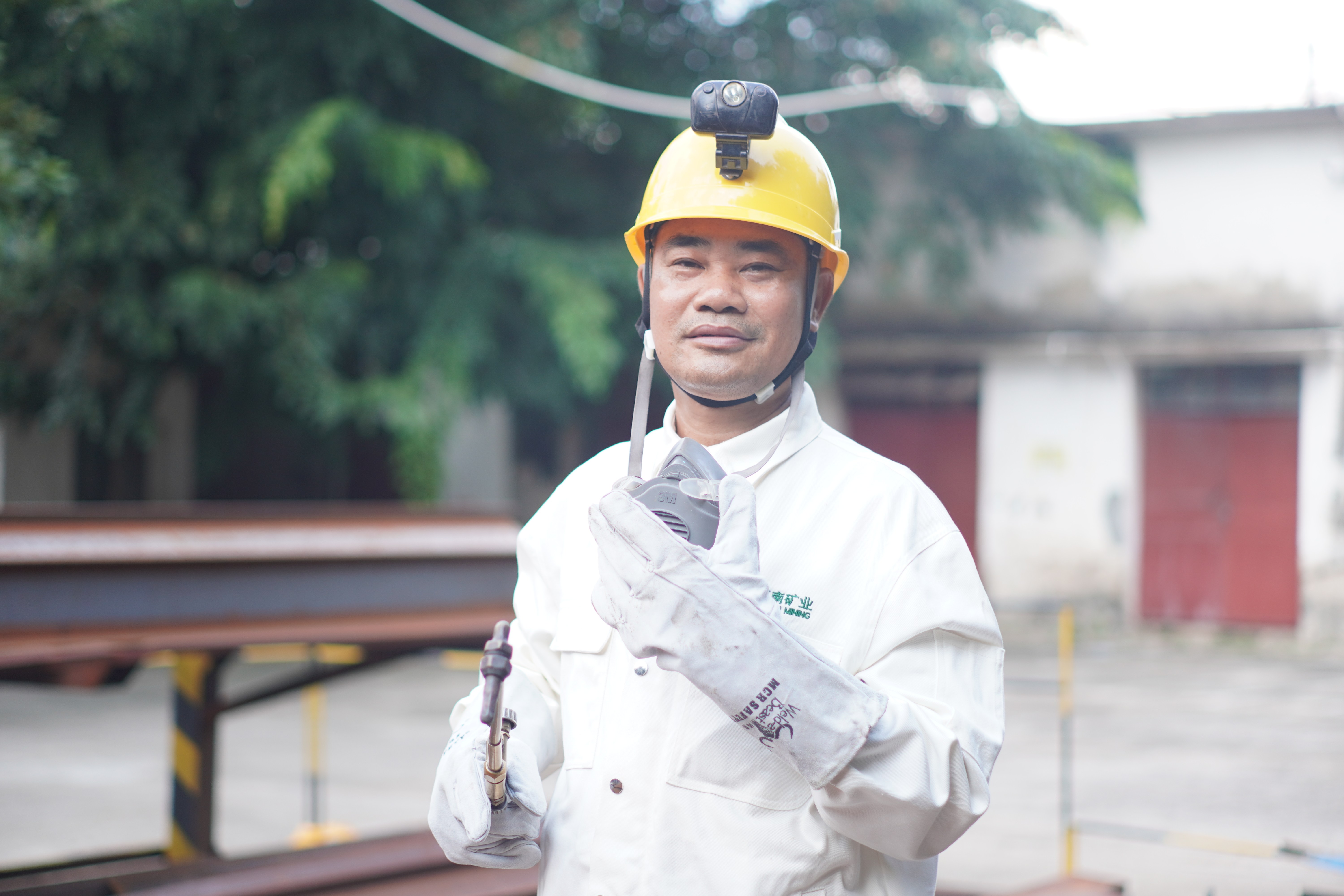 天下表扬！问鼎娱乐员工李勇荣膺天下劳动模范