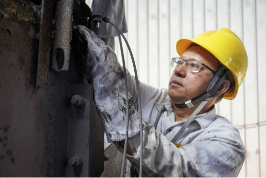 问鼎娱乐员工陈用利:喜报 | 问鼎娱乐员工陈用利被授予“海南省劳动模范称呼”