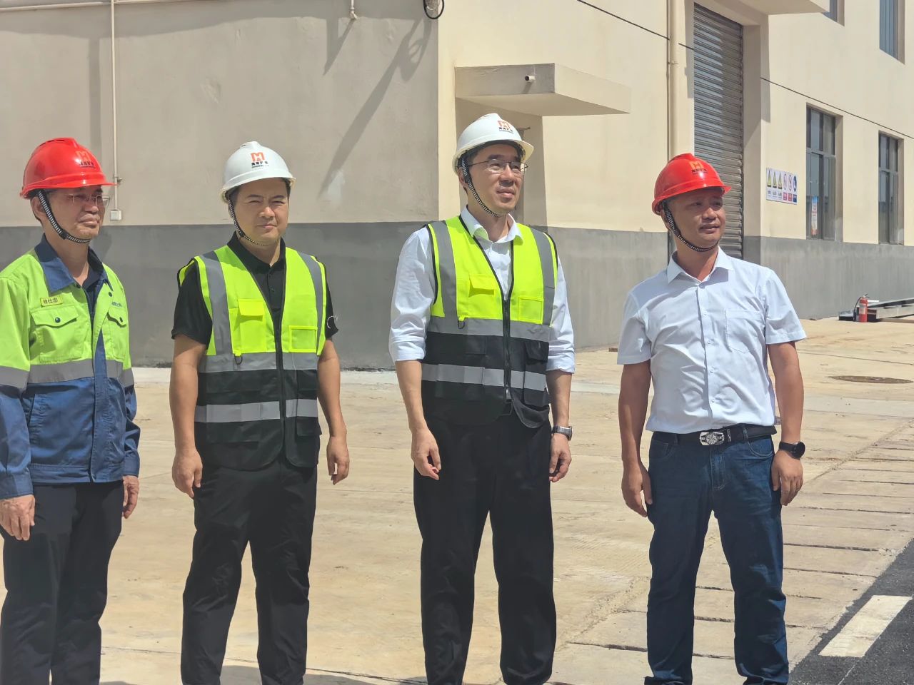 问鼎娱乐总裁滕磊调研海南星之海新质料公司